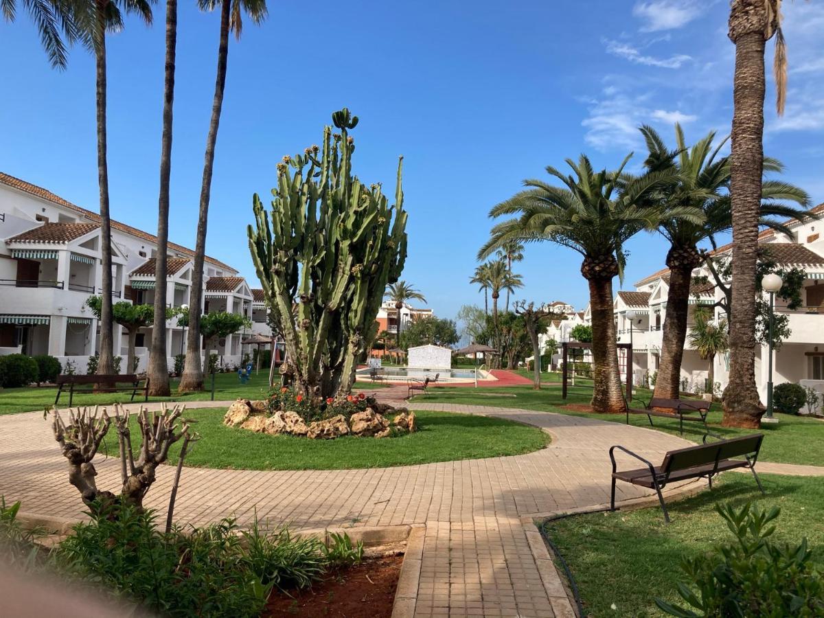 Chalet Adosado En Urbanizacion Con Precioso Jardin Denia Luaran gambar