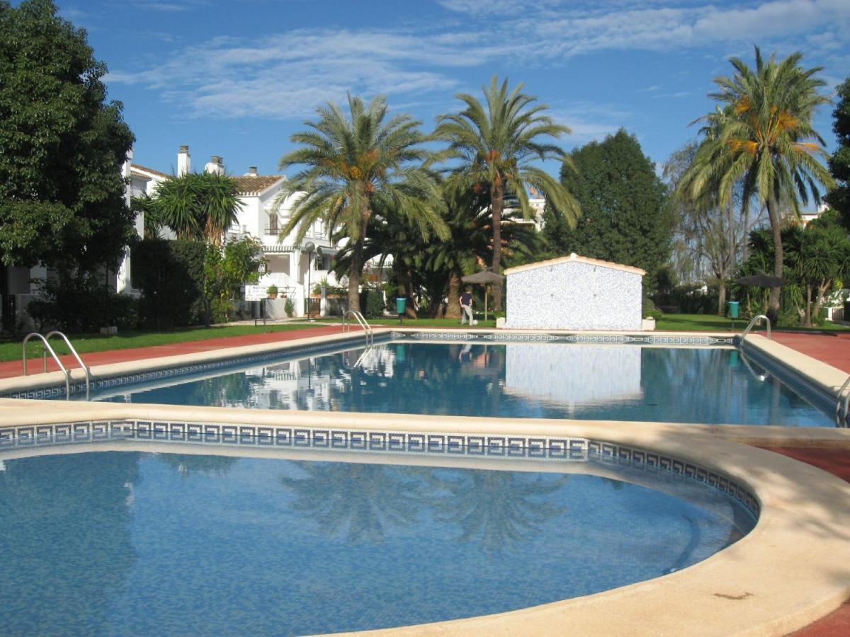 Chalet Adosado En Urbanizacion Con Precioso Jardin Denia Luaran gambar