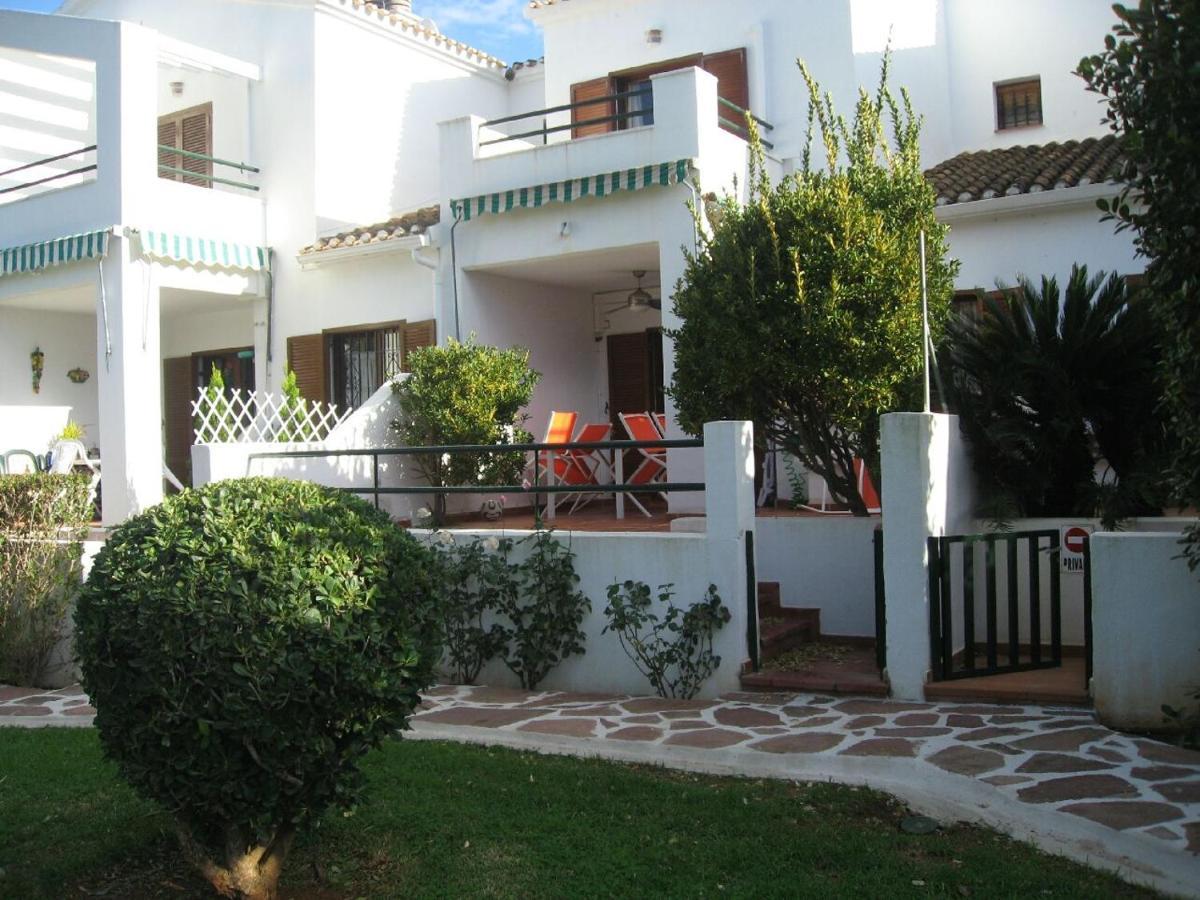 Chalet Adosado En Urbanizacion Con Precioso Jardin Denia Luaran gambar