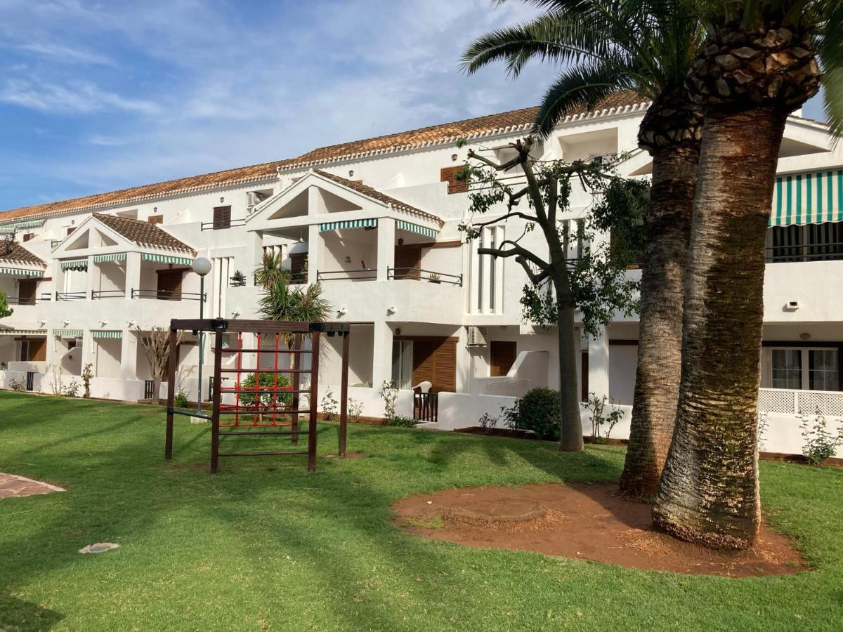 Chalet Adosado En Urbanizacion Con Precioso Jardin Denia Luaran gambar