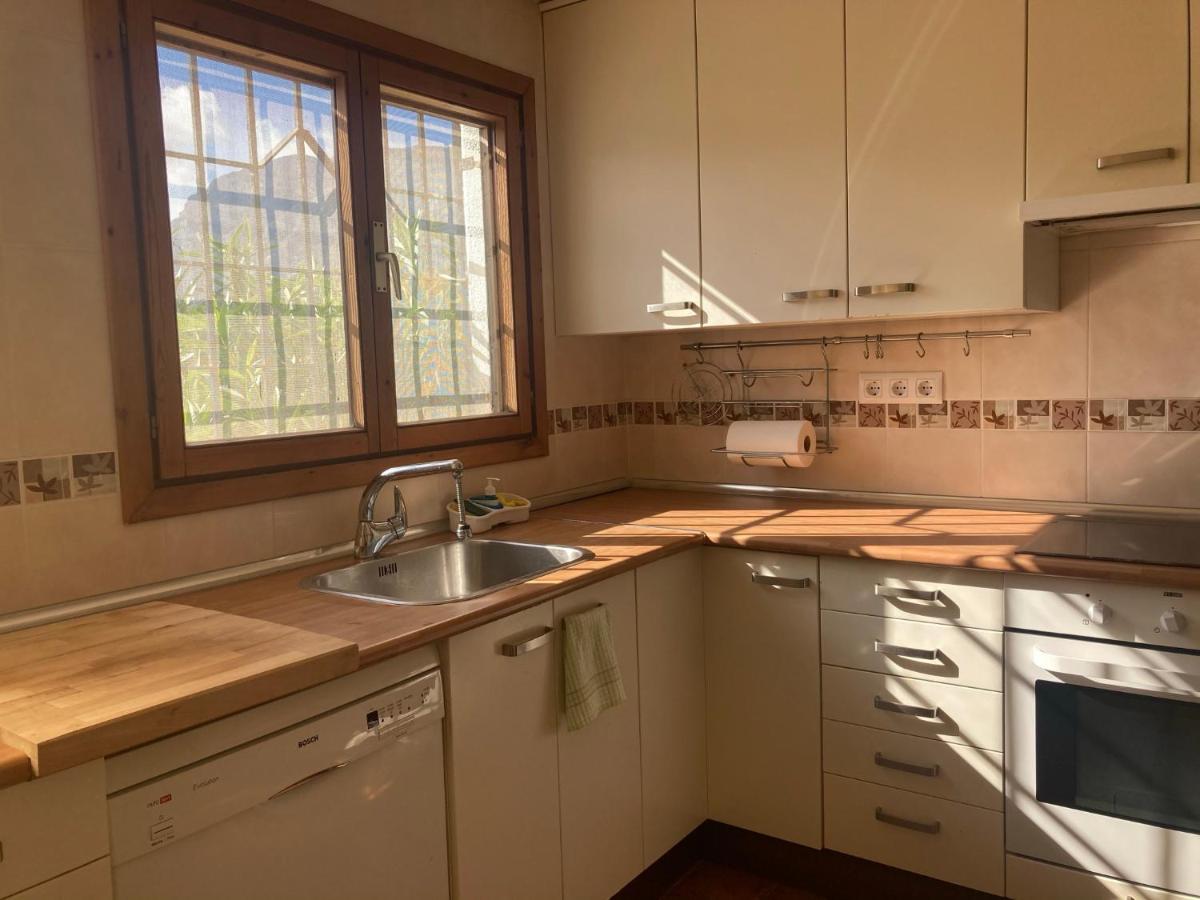 Chalet Adosado En Urbanizacion Con Precioso Jardin Denia Luaran gambar